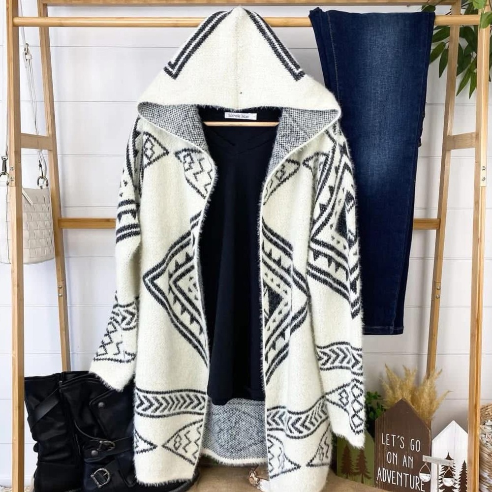 Michelle Mae Hooded Aztec Cardigan NWT – Black & Cream Size Medium Boho Western